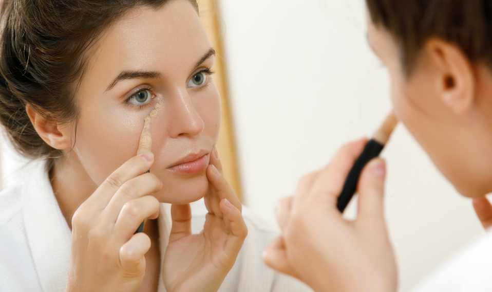 Cómo aplicar el corrector y la base de maquillaje - Bionature