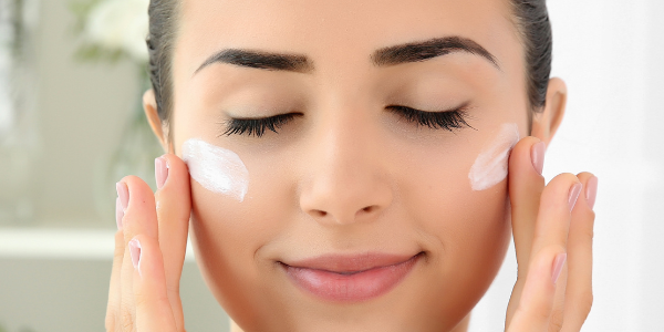 Ácido hialurónico en cosmética natural: tu aliado para una piel saludable